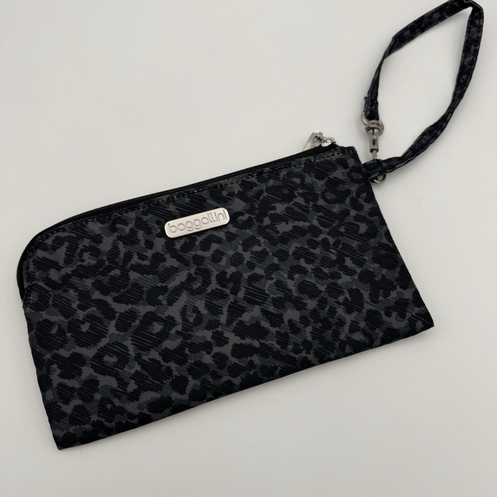 Baggallini Wristlet Bag Black Gray Leopard Animal Print RFID Nylon Zip Around